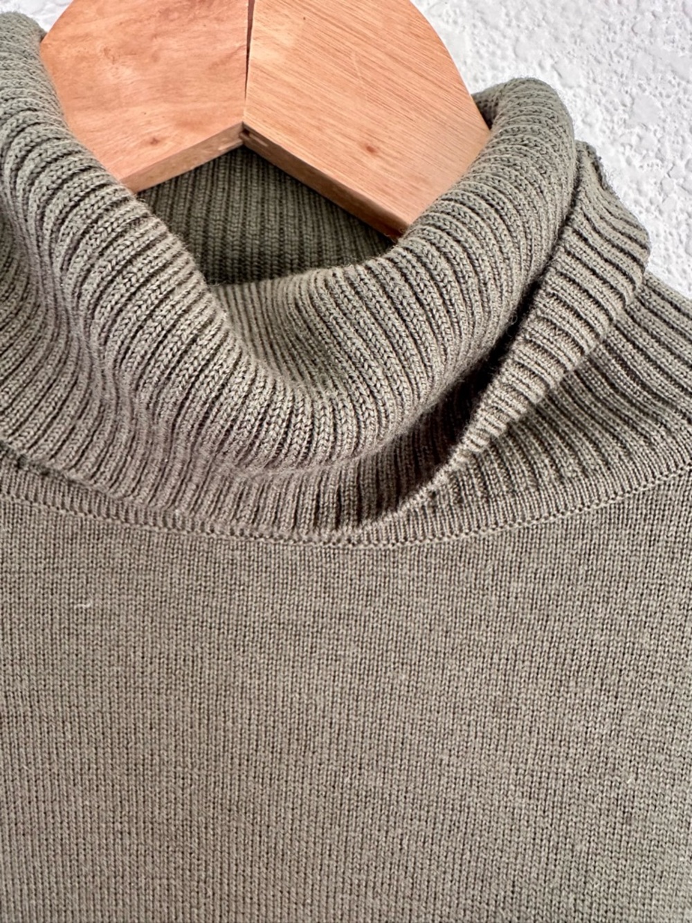Pendleton 100% Merino Wool Turtleneck Sweater Olive Green Size M - Picture 2 of 8